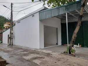 chính chủ bán nhà riêng 55m2, mt 5m mặt đường quốc lộ 6, phường trung minh, thành phố hòa bình.
