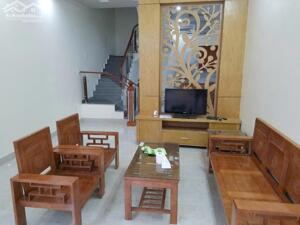 Cho thuê nhà Văn Cao vị trí đẹp, 5 p.ngủ full nội thất.