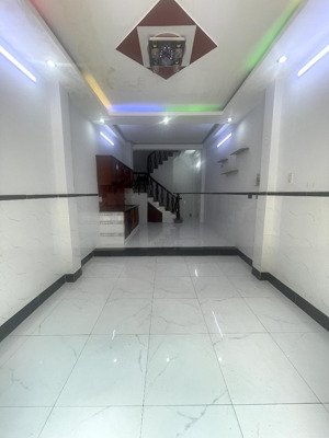 trệt 4 lầu 3,5x11m có 4pn 4wc hẻm xe hơi thông nguyễn văn khối giá 11,5 triệu
