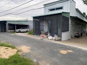  Gấp gáp lắm cần bán dãy trọ gồm 1 căn lớn phía hông gồm 7 phòng nhỏ