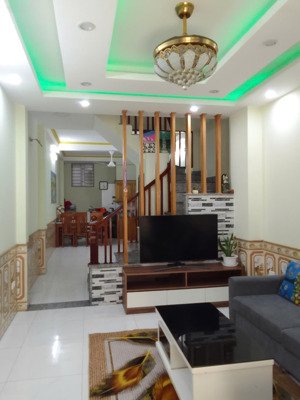 nhà dân gửi bán - 3 tầng - 55m2 - 4 phòng ngủ cạnh đại lộ thăng long - bảo sơn