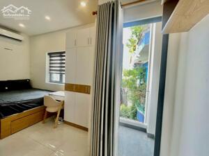 Căn Hộ Ban Công Full Nội Thất Ngay Vòng Xoay Dân Chủ Quận 3