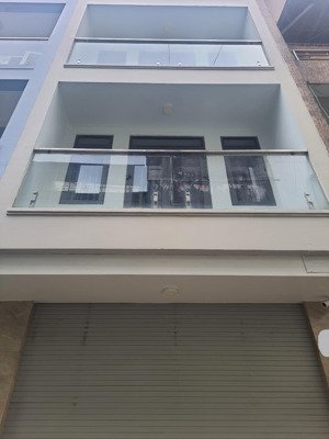 hiếm, 4x17m, 3 lầu, hđ thuê 30tr, nhà mặt tiền hoàng minh giám, gần công viên gia định, bán 16.5 tỷ