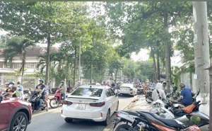 bán nhà mặt tiền đường lê thị trung 1 trệt 2 lầu