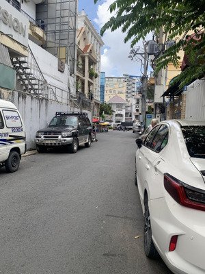 nhà đẹp 4.2x16m. hẻm ô tô. ngay cv hoàng văn thụ, sát mt
