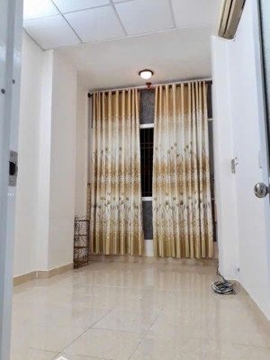 nguyên căn hxt lê văn sỹ 3x11m trệt lầu 2p 2wc 14tr/tháng