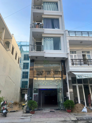 cho thuê toà khách sạn 18 phòng có thang máy gần biển khu xương huân giá 35 triệu/tháng