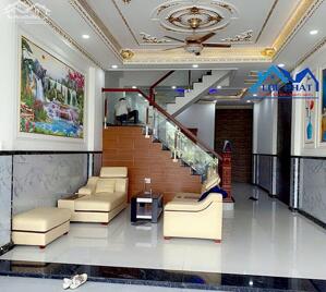 Bán nhà 1 trệt 2 Lầu Phường Long Bình Tân Biên Hòa Đồng Nai giá chỉ 5,5 tỷ
