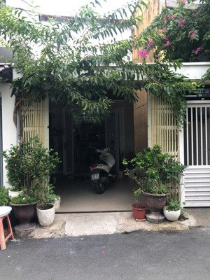 cho thuê nhà nguyên căn mặt tiền đường 8m 8triệu/tháng phù hợp mở tiệm tóc, spa, vp công ty