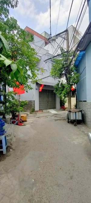 chỉ 10tr, cọc 1 tháng, mt đường số phạm hùng p4, q8. dtsd: 130m2, 2pn, gần chợ, trường học