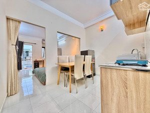 phòng ban công tại trần văn đang, q3. gần đường đỗ thị lời, trường sa, quận 3