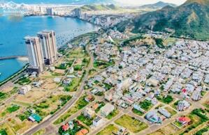 Bán lô đất mặt tiền Phạm Văn Đồng, Vĩnh Hoà. Ngay bến Du thuyền Quốc tế Nha Trang - DT : 300m2 ngang 10m LH: 0987471611 zalo