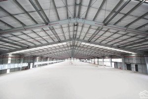 cho thuê kho xưởng 7700m2, giá tốt, pccc tự động tại kcn cần đước, long an