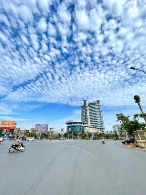 tổng hợp nhà mặt đường gần nhà hát lớn bán, dòng tiền cho thuê ổn định, tính trữ tài sản tốt nhất