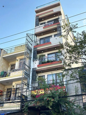 tòa căn hộ 6 tầng + lửng có hồ bơi, 145m2 với 17 phòng căn hộ cho thuê dòng tiền 120tri/tháng