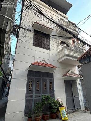 Cho thuê nhà Phố Giáp Nhị, 3 tầng x 70m2, 4 ngủ, 16 Triệu ô tô đỗ cửa