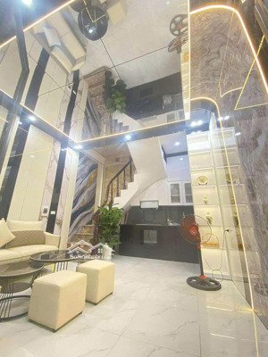 bán nhà riêng hoàng mai 30 m2 5 tầng 5,3 tỷ ngõ thông tứ tung