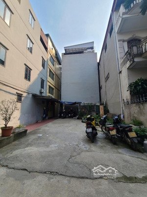 thượng thanh - đât 60m2 mt 5m vuông, ô tô qua cổng, trước nhà 2.5m - giá 7 tỷ lh 