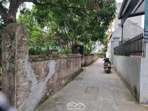 f0 tự nhiên - đường chuẩn 4m - thông tứ ngả dt: 102m2 mt 5m hậu 5m đường thông tứ tung - ô tô 7