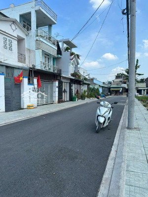 đất ngay ủy ban phường thạnh xuân và trục đường tô ngọc vân, q12. dt: 4m x 20m, đường nhựa vỉa hè