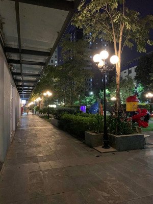 bán gấp shophouse, 1 trệt 1 lầu, full nội thất cao cấp giá tốt lh: 