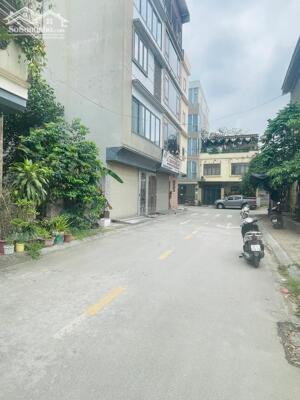Bán đất Khu đấu Giá Cự Khối Bát Khối 66m mt 5.5m 11.5 tỷ, vỉa hè ô tô tránh