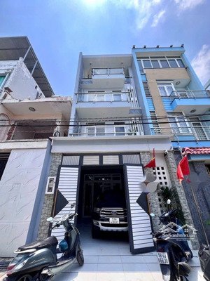 bán nhà 5x20m 1trệt 3 lầu đường 10m có vỉa hè đối diện công viên trần thị do hiệp thành q12