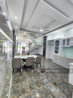 bán nhà đúc 3 tấm hoàn công, sân ô tô, 3 phòng ngủ khép kín, gần chợ đông đô, p.an phú, tp.thuận an