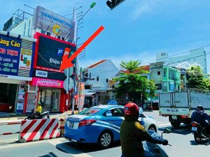 nhà 3 tầng mặt tiền lê hồng phong, sát vòng xoay phong châu * cách biển: 2km giá: 11,5 tỷ