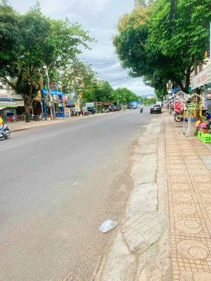 nhà 3 tầng mặt tiền dã tượng, cách biển trần phú: 500m * vỉa hè rộng * giá: 26 tỷ