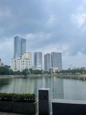 ***** s.o.s 19.8 tỷ !!! mặt hồ ngọc khánh - phố wall ba đình - phạm huy thông - mặt tiền 10m