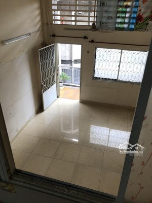 bán căn hộ dtsd 100m2, lầu 2, đường hùng vương, p9, q5 (thang bộ)