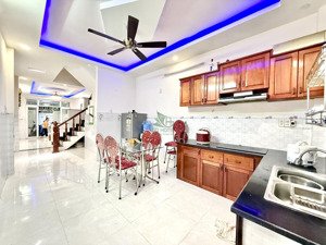 cho thuê nhà 3 tầng 3 phòng ngủ giá 13 triệu/tháng khu phước long