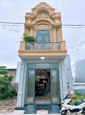 Nhà lầu xây mới đậu được 2 ô tô, gần trường Đại Học Y Dược Cần Thơ