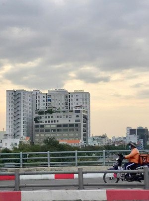 em bán căn lầu 9, diện tích: 62m2, 2pn/2wc - 2.650 tỷ (bớt lộc cho khách thiện chí mua)