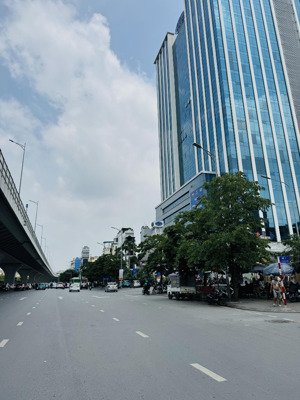 tập thể nguyễn an ninh. hai bà trưng tầng 2. xây từ móng 92m. ô tô dừng đỗ có 3 ngủ 2 vs giá 3,83 t