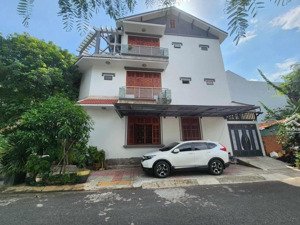 bán nhà biệt thự 3 tầng 132m2 tại đường 18, tân phong, quận 7, 27,5 tỷ vnd