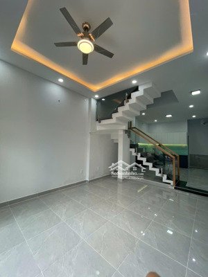 nhà mới - hẻm xe hơi - 3 tầng gồm 4pn - 3wc, cách phạm văn bạch 100m - cách trường chinh 200m
