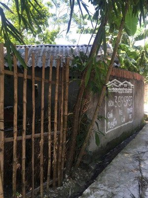 bán đắt thổ cư, đường chạy quanh đất, trên đất có nhà cấp 4 cũ, diện tích sổ 214m2 sử dụng 400m2