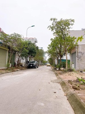 đất bán 5.85 tỷ tại khu 31 ha thị trấn trâu quỳ, gia lâm, hn, siêu hot. đường vỉa hè rộng 11m