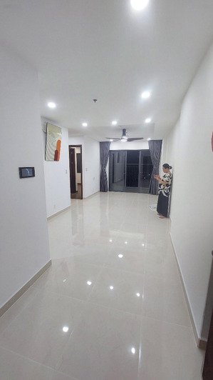 cho thuê căn hộ chung cư phú đông sky garden, 8tr5 có 2 máy lạnh