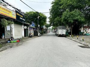 Bán nhà cấp 4 mặt ngõ 80 Hoa Lâm, Long Biên - 62,9m2 ô tô tránh, kinh doanh sầm uất