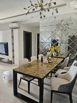 cần cho thuê căn hộ st.moritz phạm văn đồng.2pn2,wc,71m giá 14tr full view landmark lh vy