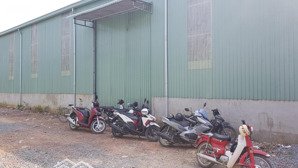 nhà xưởng cho thuê phường hiêp thành quận 12 dt: 180m giá 8 triêu/tháng lh: 