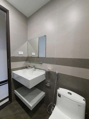 cần bán nhanh căn nhà mới xây ở thuỵ hà, bắc hồng 44m2 ô tô vào tận nhà