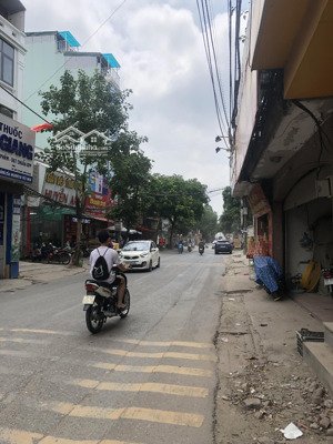 cc cần bán gấp nhà mặt đường ngã ba ngũ hiệp - ngọc hồi. dt 230m2 x 6t, mt 8m. giá đầu tư