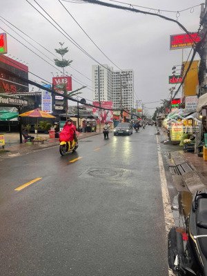 cần bán căn nhà mặt tiền đường lê văn lương, kế bên kdc phước kiển. dt: 5m x33m, sổ hồng riêng.