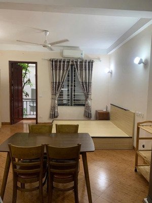 chính chủ cần cho thuê phòng khép kín trong nhà mới xây, dt 40m2 ở đào tấn, cống vị, ba đình