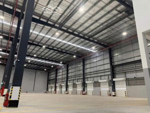 cho thuê kho xưởng 3.750m² 6.200m² trong kcn đức hòa, long an. giá chỉ 90.405đ/m²