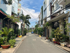 căn nhà 2mt siêu đẹp, tặng full nội thất gỗ ngay phạm văn bạch. dt: 5x22m [cn: 110m2]. giá 13.5 tỷ